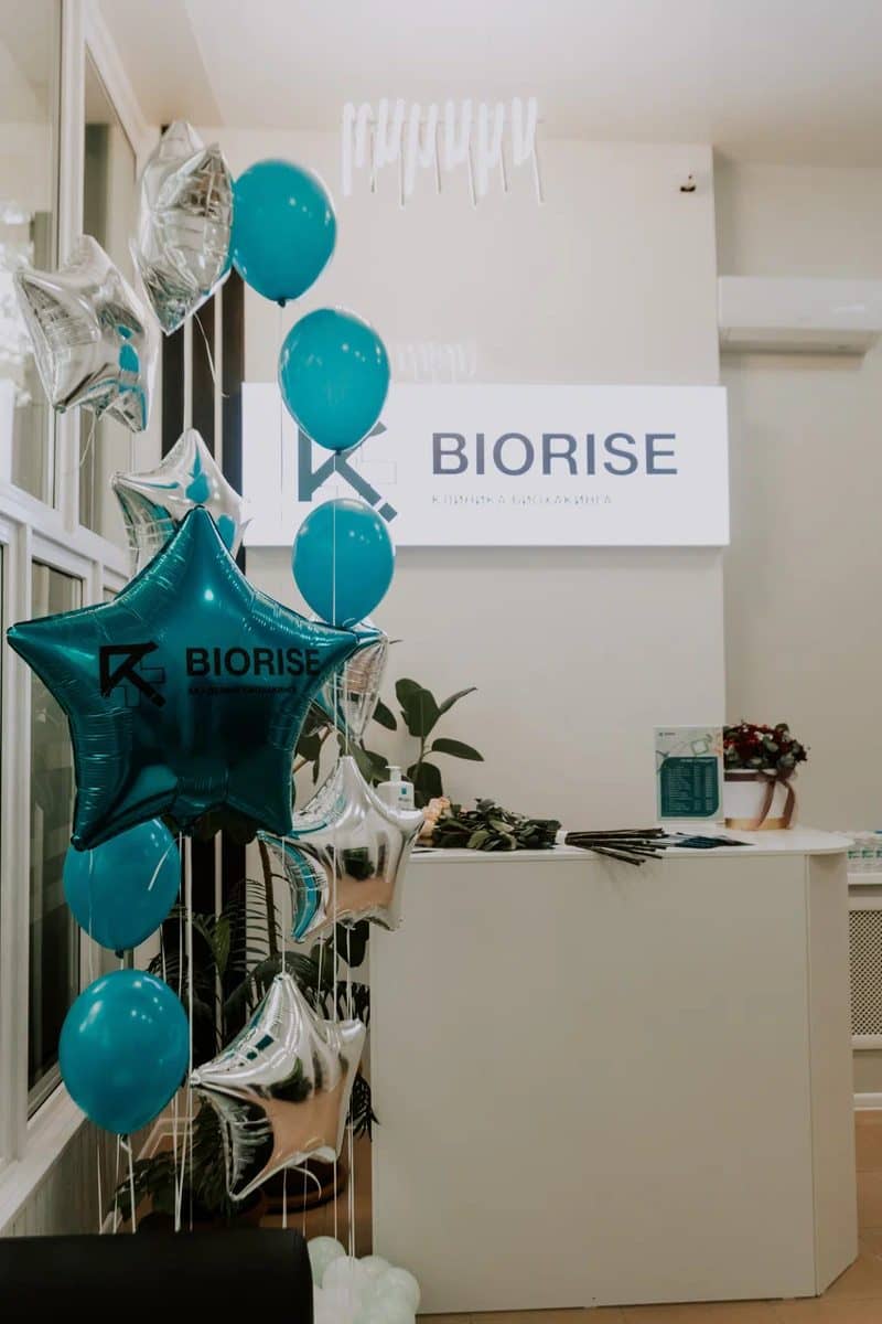 Стойка регистрации клиники BIORISE
